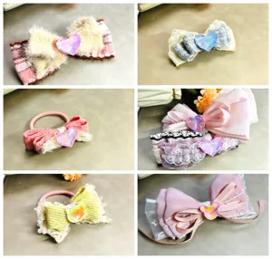 Jolies pinces à cheveux nœud en peluche et élastiques doux avec cœur cristal pour les filles.