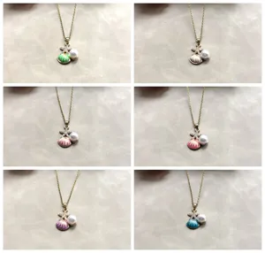 Vue détaillée du collier coquillage et étoile de mer de la série océan avec perle et zircon.