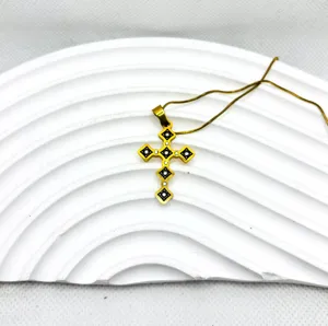 Pendentif de collier croix en acier inoxydable rétro français avec émail noir et strass