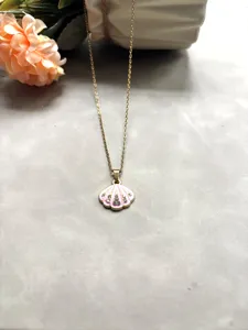 Collier pendentif coquillage strass, style marin alliage chaîne or bijoux de mode vue détail.
