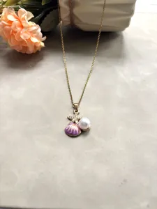 Collier en acier titane série océan avec pendentif étoile de mer coquillage et perle.
