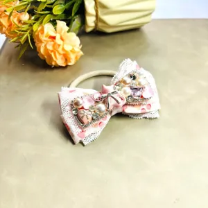 Chouchou rose en dentelle avec perles et strass, élégant élastique nœud pour cheveux.