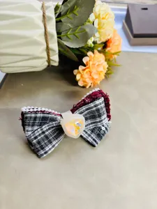 Élégante pince à cheveux nœud en tweed avec perles et cristal, accessoire automne hiver.