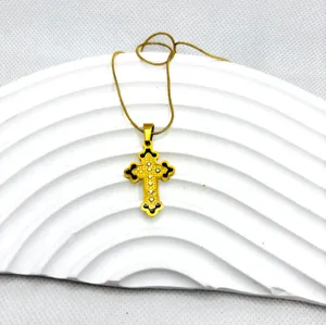 Collier pendentif croix plaqué or 18K en acier inoxydable avec émail noir et détails chics