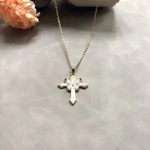 Collier pendentif croix papillon doré, bijoux en alliage tendance Y2K élégants et chic.