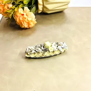 Élégante pince à cheveux nœud perle strass, accessoire barrette frise cristal scintillant.