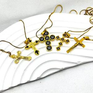 Collier Pendentif Croix en Acier Inoxydable Rétro Français pour Femme Bijoux Croix Gothique en Émail Strass Or Accessoire
