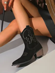 Retro embroidered western cowboy boots for women, featuring a chic chunky heel and stylish design.