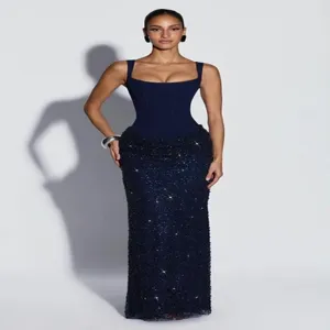 Vue détaillée de la robe longue corset à sequins bleu foncé, design élégant de soirée.
