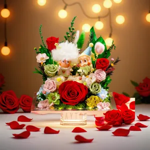 Caja de regalo de rosas preservadas con adorables muñecos, regalo romántico de San Valentín.