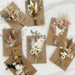 Mini dried flower bouquets set with kraft paper cards for wedding party decoration.