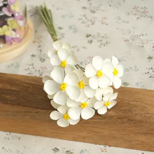 Bouquet di fiori artificiali bianchi composizione floreale fai da te decorazione per la casa