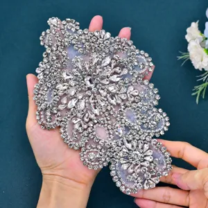Wunderschoene handgemachte Kristall Strass Applikation Aufnaeher fuer Kleidung DIY Naehen