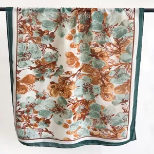Sciarpa lunga con stampa floreale vintage da donna, elegante design double-face.