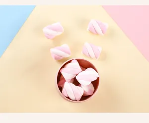 Contenedor portátil de aperitivos para bebés y caja de polvo con malvaviscos dulces.
