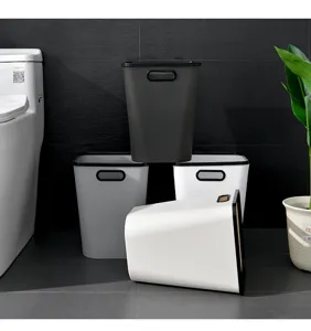 Schmaler Mülleimer aus Kunststoff für Bad und Küche, modernes Design mit praktischem Pressring.