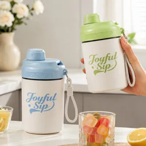 Bouteille d'eau en verre portable avec couvercle et sangle, tasse shaker élégante.