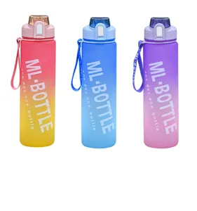 Verlauf mattierte Kunststoff Trinkwasserflasche Detailaufnahme mit Farbuebergang.