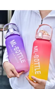 Große kapazität matte gradienten kunststoff wasserflasche mit tragbarem griff sport.