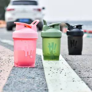 Draagbare 350ml plastic shaker beker voor eiwitshakes en sport fitness trainingen.