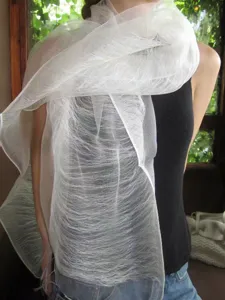 Leichtes weißes 3-lagiges Seidentuch für Damen, transparenter eleganter Frühlingsschal.