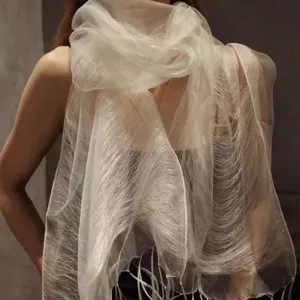 Elegantes leichtes Seidentuch unifarben Fruehling Sommer Damenmode Schal Rueckenansicht