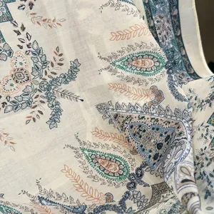 Gran pañuelo cuadrado con estampado paisley vintage y floral, chal elegante y transpirable.