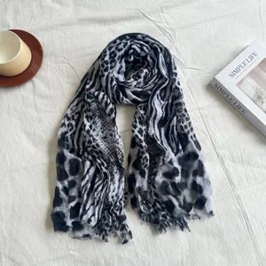 Retro leopard print pleated thin silk scarf for women, elegant early autumn sun protection shawl.