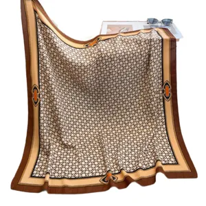 Luxusbrauner Seidenquadratschal mit klassischem Kettenmuster, eleganter 90cm Damenschal.