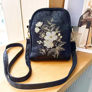Chinese style embroidered shoulder bag for women, ethnic cross-body trendy mother bag.