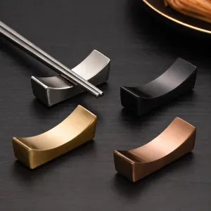 Soporte para Palillos de Acero Inoxidable Bañado en Titanio Vajilla Creativa Cuchara Almohada Estilo Japonés Decoración de Mesa de Hotel