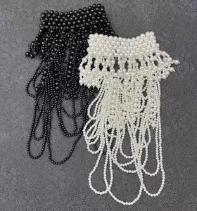 Vue détaillée de la chaîne d'épaule à pampilles en perles multicouches pour accessoire de mariée.
