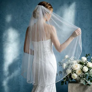 Elegante velo da sposa monostrato con bordo di perle cucito a mano, corto velo in tulle per nozze
