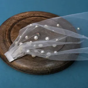 Voile de mariée en tulle perlé blanc avec peigne en métal pour accessoires de mariage