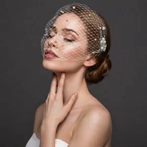 Voile en Tulle de Mariée Peigne à Cheveux en Perles Femmes Fête de Mariage Accessoires de Coiffure Voile Blanc Pièce de Cheveux pour Mariée Banquet