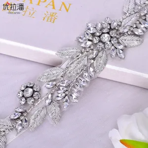 Application de ceinture de mariée en strass exquise avec cristaux étincelants et broderie.