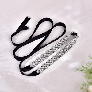 Elegante cintura da sposa in strass fatta a mano nastro di raso nero dettaglio