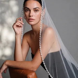 Voile de mariée élégant avec bordure de perles et perlage fait main, voile de mariage simple.