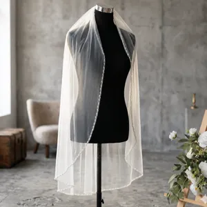 Voile de mariée ivoire de style coréen avec bord perlé à la main pour studio de mariage.