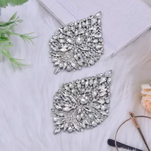 Exquisite glitzernde Blatt Strass Applikationen für DIY Braut Schärpen und Schuh Zubehör.