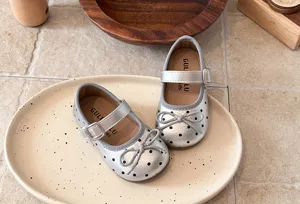 Girls silver polka dot Mary Jane shoes French style sweet toddler cute princess flats.
