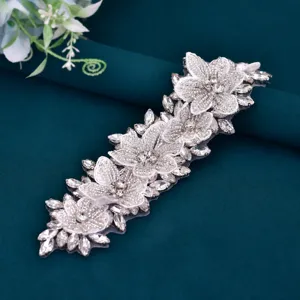 Cintura da sposa in strass fatta a mano applicazione di perline abito da sposa argento cristallo