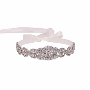 Squisita cintura da sposa in strass con perle e nastro bianco per decorare l'abito da festa.