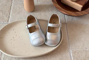Silver Mary Jane shoes for girls, stylish soft sole toddler flat shoes for spring and autumn.