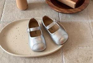 Silver Mary Jane kids shoes detail view, soft sole shallow mouth toddler princess flat shoes.