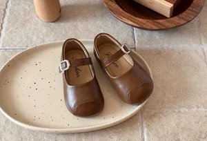 Classic girls leather Mary Jane shoes, comfortable soft sole low-cut princess shoes for spring.