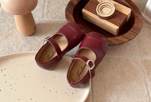 Classic red Mary Jane girls leather shoes with soft sole, elegant flat princess style detail.