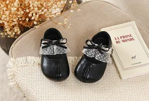 Lindos zapatos de cuero para niñas con lazo de encaje de lunares, suela suave de princesa.