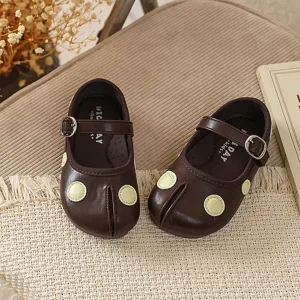 Chique retro split-toe Mary Jane schoenen voor peutermeisjes met schattige stippenpatronen.
