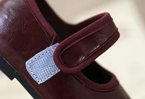Bourgondische kinderen Mary Jane schoenen detail close-up zachte zool prinses schoenen